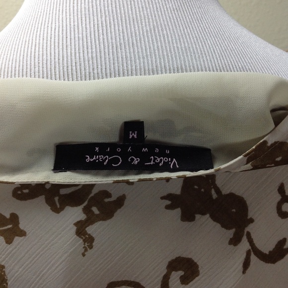Violet & Claire Tan & CreM Sleeveless V-ne… - Picture 5 of 7